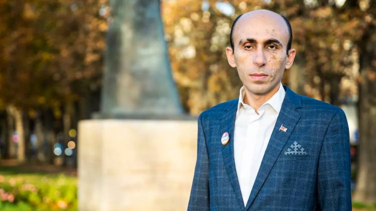 «Հրապարակ». Հաղորդակցության միակ միջոցն ատելության խոսքն է եւ մատ թափ տալը