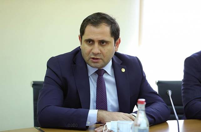 «Հրապարակ»․ ՊՆ կանայք վիրավորված են Սուրեն Պապիկյանից