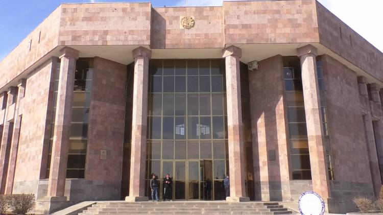 «Հրապարակ». Շիրակի եւ Սյունիքի դատարաններում քաոսային իրավիճակ է
