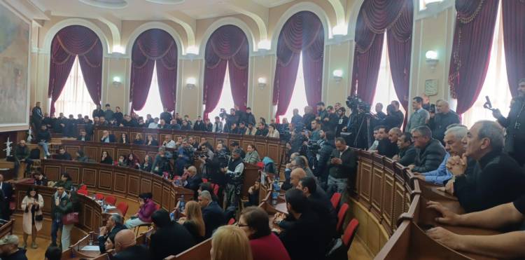 «Գյոզալական քաղաքը համայնք են սարքել»․ ընդդիմադիրները համախմբվածություն դրսևորեցին․ Գյումրին քաղաքապետ է ընտրում