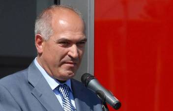 «Հրապարակ». Սամվել Մայրապետյանից պահանջում են Աբովյան 8 շենքը