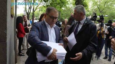 «Հրապարակ». Նամակը պատռում են, հեղինակներին արհամարհում են կամ վիրավորում