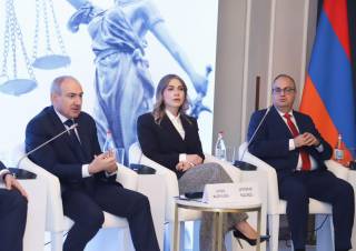 Կա՛մ դատավոր ես, կա՛մ Նիկոլի կադրավիկ