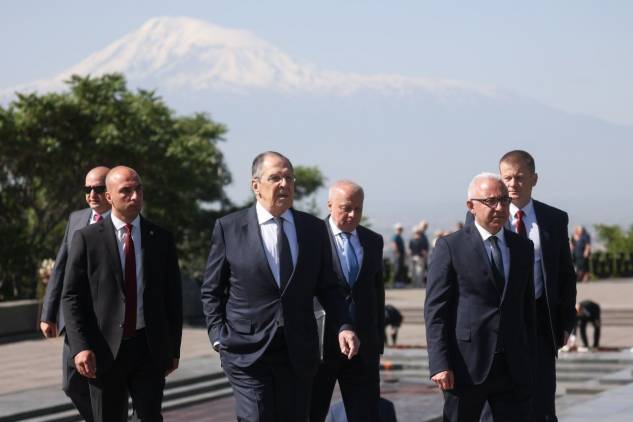 «Հրապարակ»․ Ցեղասպանության հուշահամալիր այցը հանվել է այցի օրակարգից