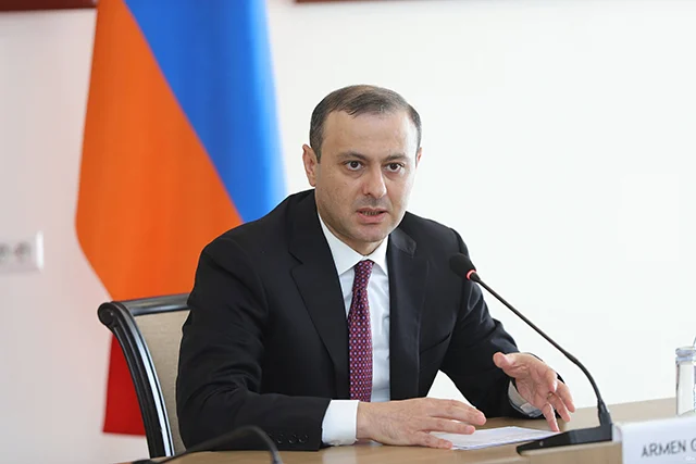 Արտաքին քաղաքականությունը որպես ճոճանակի տատանում