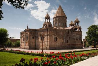 «Հրապարակ». Եկեղեցին, հայոց լեզուն ու բանակը՝ թիրախում
