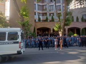 Միքայել Սրբազանը ժամանեց Քննչական կոմիտե