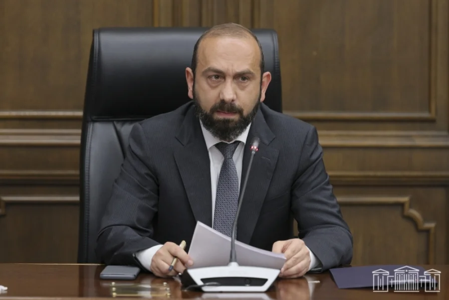 «Հրապարակ». Մոլորված, անտեղյակ, ոչ մի հարցի ստույգ պատասխանը չունեցող նախարարի այցը ԱԺ