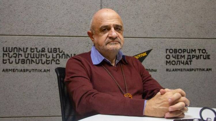 «Հրապարակ». Կուսակրոնությունն այլասերվածություն է, եկեղեցականների 99 տոկոսն ապրում է ակտիվ կյանքով, եւ դրանում վատ բան չկա