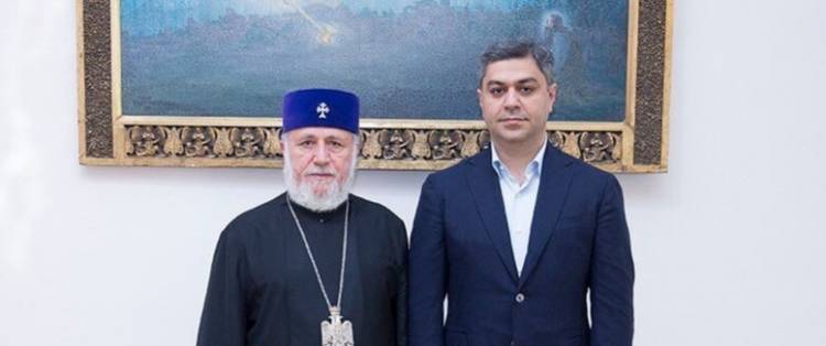 Անդրադառնամ օդում կախված հարցերին. Արթուր Վանեցյան