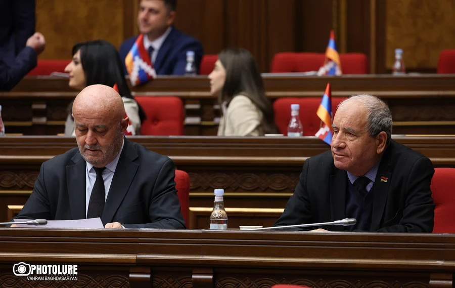 «Հրապարակ»․ Հակոբ Ասլանյանն ու Հովիկ Աղազարյանը քաղաքական նոր բեւեռ են ուզում ձեւավորել 