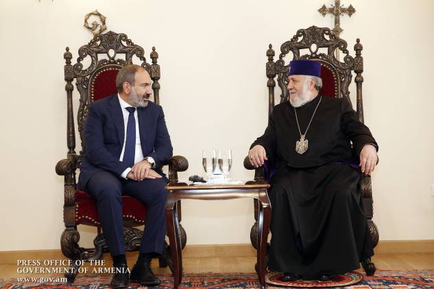 «Հրապարակ». Եկեղեցու դեմ պայքարում ո՞վ է Փաշինյանի խորհրդատուն 
