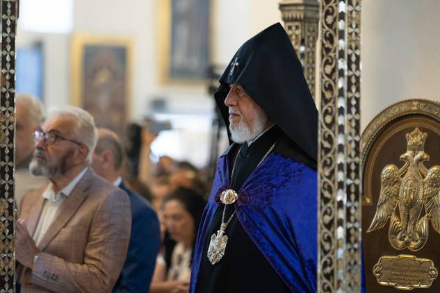 «Հրապարակ»․ Գարեգին Բ կաթողիկոսը դեմ է իրավիճակը սրելուն եւ շատ զգուշավոր է