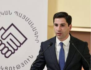 «Հրապարակ». Համայնքային հողերը չեն վաճառում` սպասում են կառավարության «դաբրոյին»