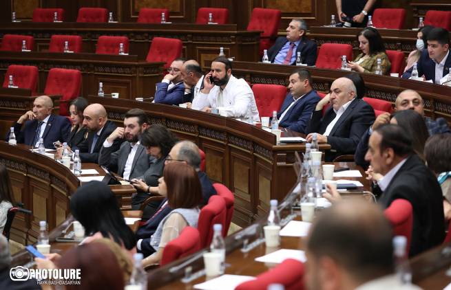 «Հրապարակ». ՔՊ-ն ՀԷՑ-ի թեմայով ավելի շատ թիրախավորում էր Քոչարյանին, քան Կարապետյանին