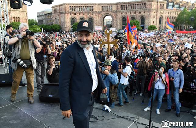Խոսքով եկավ իշխանության, խոսքի համար կալանավորում է