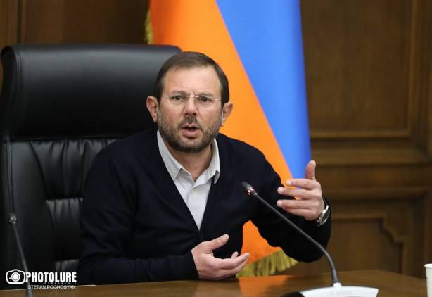 ԱԱԾ-ն ներխուժել է Գեղամ Մանուկյանի տուն