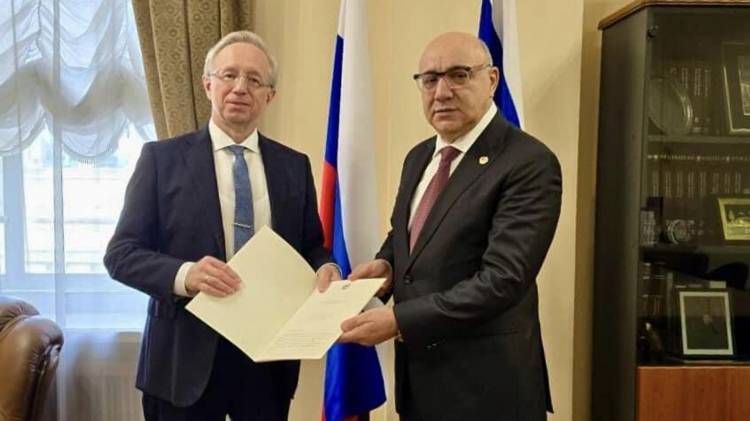 «Հրապարակ». Դեղին քարտ դեսպանին