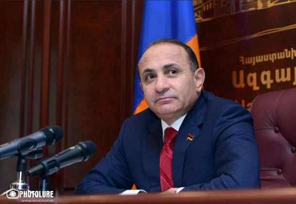 Հովիկ Աբրահամյանի տնային կալանքը վերացվեց. ինչ է ներկայացրել դատարան