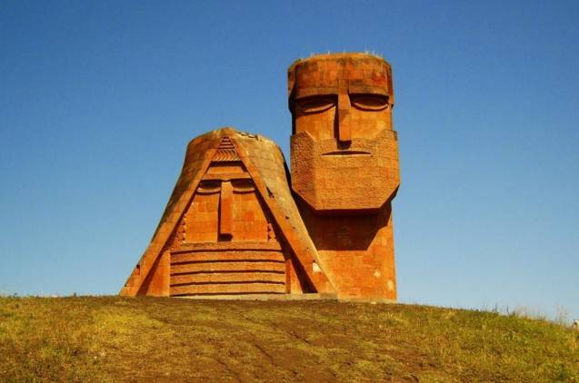 Ադրբեջանցի պատգամավորը հայտարարել է, որ «Տատիկ-պապիկ» հուշարձանը պետք է ապամոնտաժվի