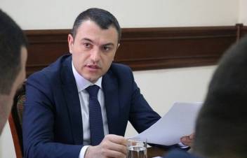 Հավատում եմ, որ մոտ ժամանակներս Սուրեն տականքը հայտնվելու է ճաղերի հետեւում