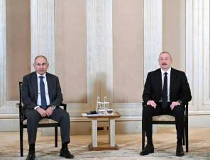 Մինչ Փաշինյանը «կռվում է ներքին թշնամու» դեմ, Ալիեւը դրսում ամրապնդում է դիրքերը