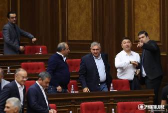Մեկը մեկից ապաշնորհ