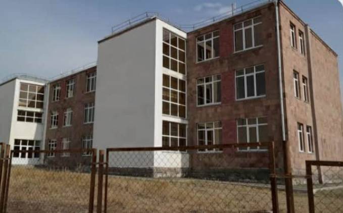 «Հրապարակ». Բարեկարգ դպրոցը փակում են, կողքի գյուղում նոր դպրոց կառուցում