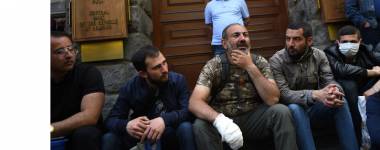 Ի՜նչ կրթություն․ ով Նիկոլի հետ ասֆալտին պառկել,  նա է գործ ստանում