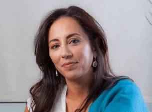 Ով է հայկական ծագմամբ այս կին գրողը