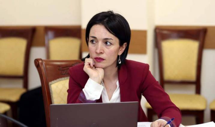«Հրապարակ». 303 դպրոցում տնօրեն չկա, 30 հազար ուսուցչից 6 հազար 300-ի աշխատավարձն է աճել