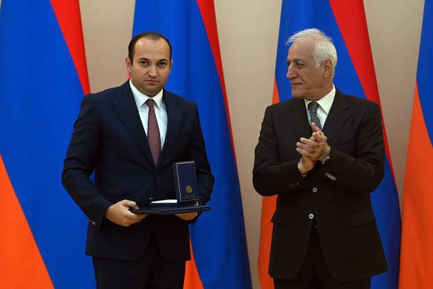 «Հրապարակ». Մա՞յր ա, 10 երեխա՞ ա ունեցել, որ երախտագիտության մեդալ են տալիս