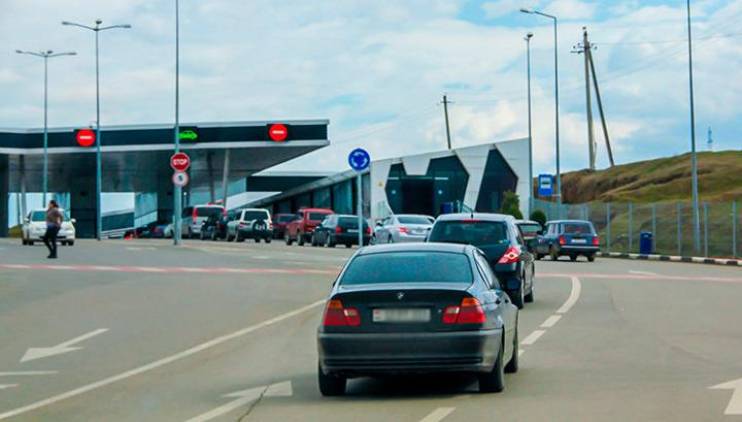 «Հրապարակ». Ադրբեջան այցելած անձանց երկար պահում են ՀՀ սահմանին