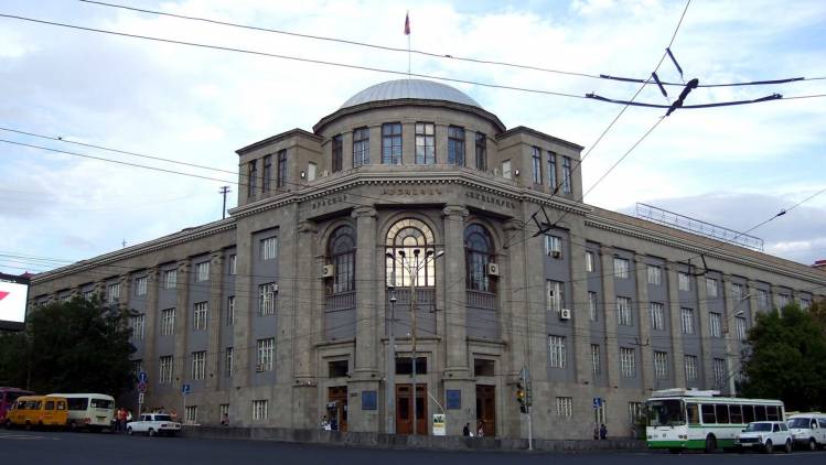 «Հրապարակ»․ Բժշկական համալսարանի շենքի վերակառուցումն ինչո՞ւ է ընդգրկվել «300 դպրոց, 500 մանկապարտեզ» ծրագրում