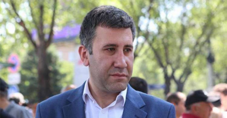 «Հրապարակ». Մայր եկեղեցին արդեն պիտի սկսի մտածել եւ գործուն քայլեր ձեռնարկել՝ մեր մասնակցությամբ
