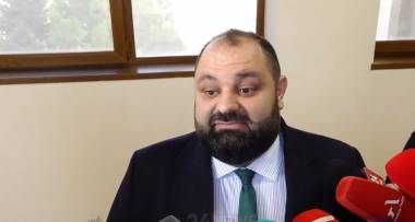 Ոչ կաթ ես տալիս, ոչ միս, ինչու՞ ես անասնակեր բերում