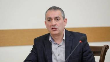 «Հրապարակ». Այդպիսի պոստեր կան` մենք անցնում ենք ադրբեջանցիների միջով, իրենք՝ մեր