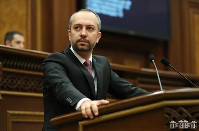 Դիջեյ Էդոն Նիկոլին ասում է՝ երկու նախագահներին բերման ենթարկեք...