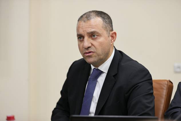 «Հրապարակ». Քերոբյանը, 90 տարեկան պապիկը, դպրոցի տնօրենը՝ «հանցավոր խմբավորման» անդամներ