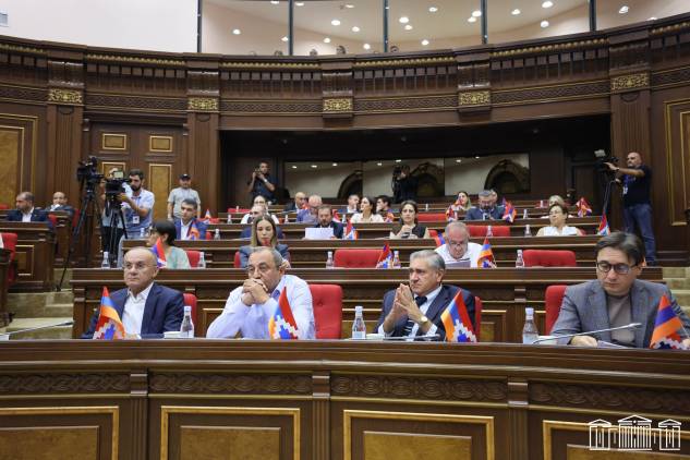 «Հրապարակ». Խորհրդարանական ընդդիմությունը «թիթեռ նկարելու» մրցավազքի մեջ է