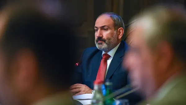 Քնած ենք էշի ականջում