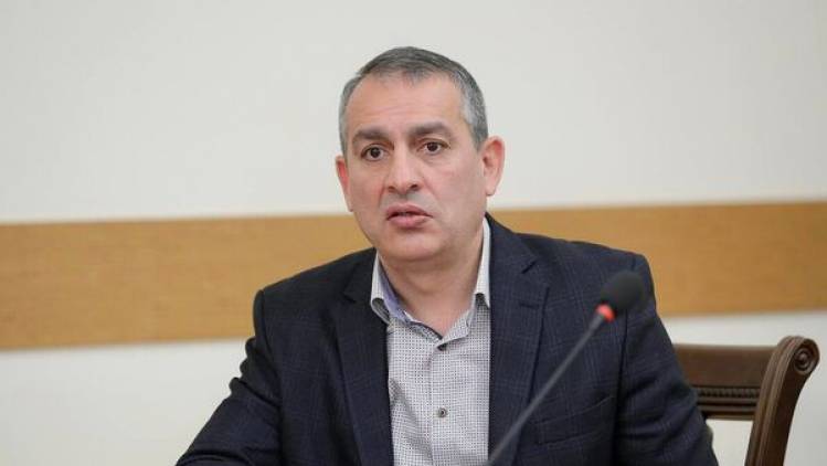 «Հրապարակ». Այդպիսի պոստեր կան` մենք անցնում ենք ադրբեջանցիների միջով, իրենք՝ մեր