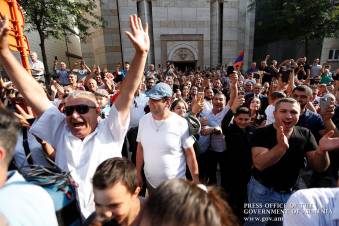 Նրանք թագավորներ չեն, այլ ժողովրդի ծառաներ