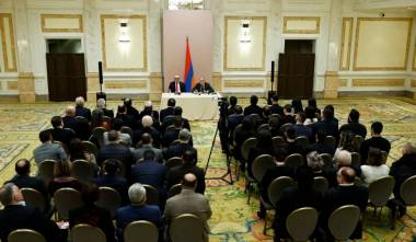 Փաշինյանի հետ հանդիպման ժամանակ 5 հոգի լքել է դահլիճը՝ ի նշան բողոքի