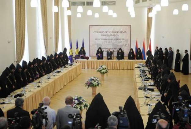 «Հրապարակ»․ Մայր Աթոռում տարբերակներ են քննարկել․ կողմ են կոշտ պատիժներին