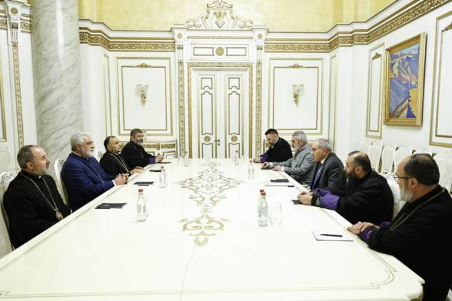 «Հրապարակ»․ Ցուցակագրված երեք եպիսկոպոսները մերժել են