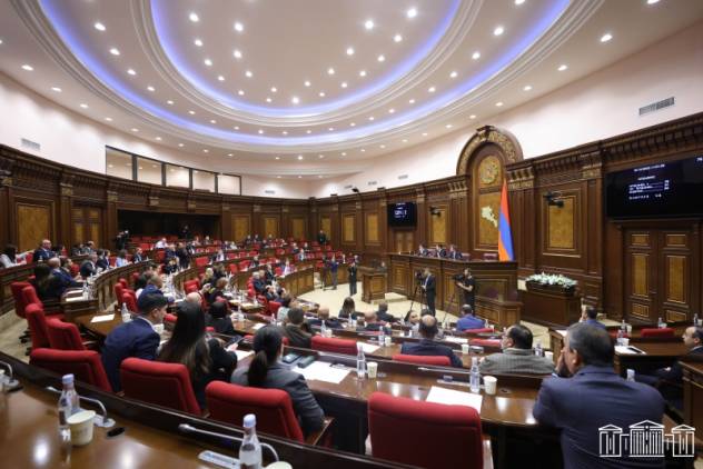 «Հրապարակ»․ ԱԺ պատգամավորներից յուրաքանչյուրի հաշվին ավելի քան 3 միլիոն դրամ է փոխանցվել