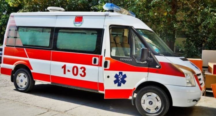Շտապ օգնություն բուժքույրերն են ցուցաբերում