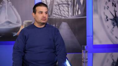 Նախկին շահի որդին հրահանգում է ներխուժել Իրանի դեսպանատներ
