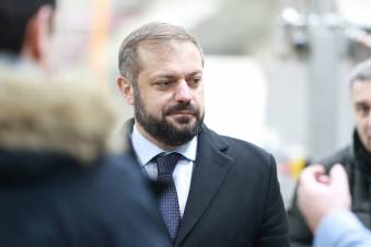 Էլ ուրիշ ելք չկա՝ արջ խաղացնելու․ շոկոլադ են խոստանում